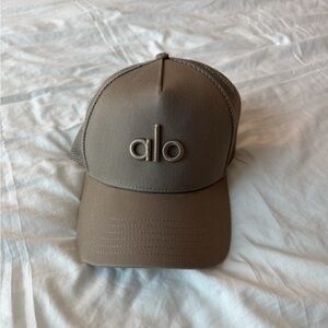 ALO Yoga Gravel District Trucker Hat